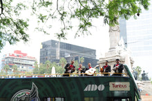 Cargar imagen en el visor de la galería, Turibus Cantando Mariachi